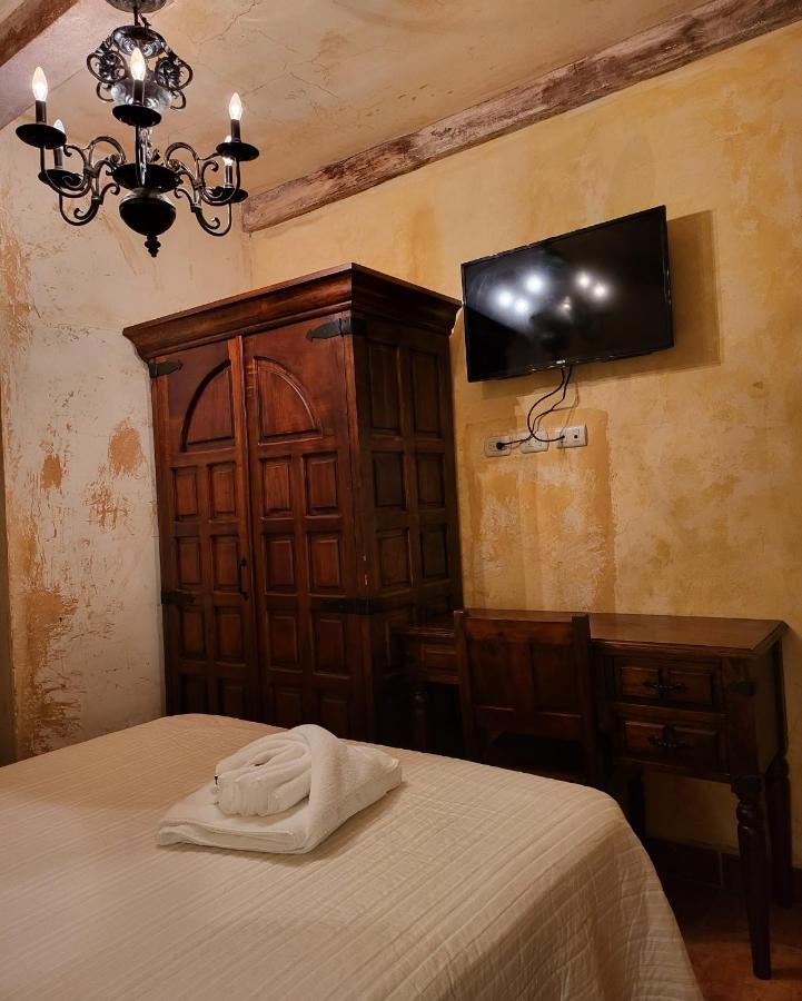 Hotel Y Restaurante Innsbruck アンティグア・グアテマラ エクステリア 写真