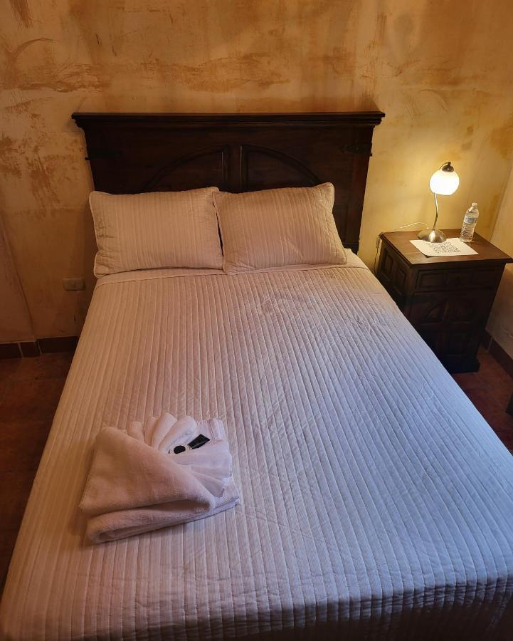 Hotel Y Restaurante Innsbruck アンティグア・グアテマラ エクステリア 写真